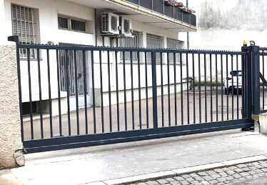 Réparation de portail électrique coulissant industriel et porte de garage en Alsace
